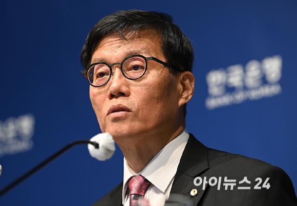 이창용 한국은행 총재가 29일 서울 중구 한국은행에서 열린 금통위 금리 결정에 대한 기자간담회에서 발언하고 있다. [사진=곽영래 기자]