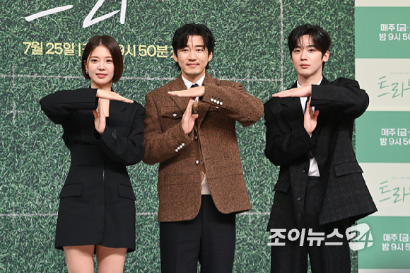  우리는 기적이 된다' 제작발표회에 참석해 포즈를 취하고 있다. [사진=문수지 기자]
