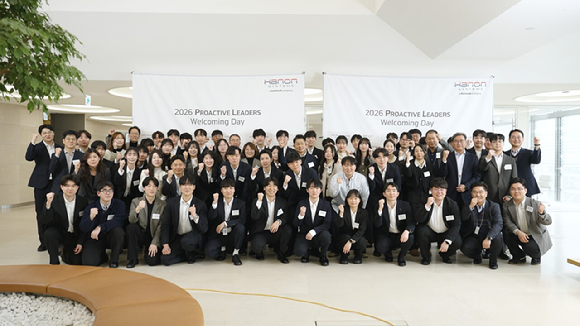 한온시스템 이수일 대표이사와 신입사원 [사진=한온시스템]