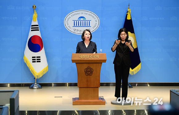 용혜인 성평등가족부 장관 후보자가 10일 서울 여의도 국회 소통관에서 입장 발표 기자회견을 하고 있다. [사진=정소희 기자]