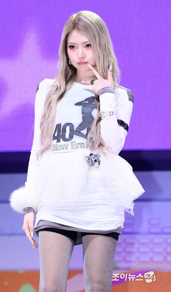 키키 하음이 26일 오후 서울 광진구 광장동 예스24라이브홀에서 열린 그룹 키키(KiiiKiii) 미니 2집 '델룰루 팩(Delulu Pack)' 발매 기념 쇼케이스에 참석하고 있다. [사진=정소희 기자]