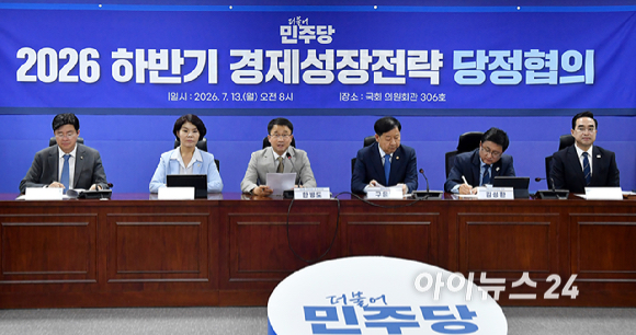 한병도 더불어민주당 대표 직무대행 겸 원내대표가 13일 서울 여의도 국회에서 열린 2026 하반기 경제성장전략 당정협의에서 발언하고 있다. [사진=곽영래 기자]