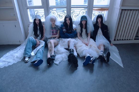 동아오츠카는 2026년도 포카리스웨트 모델로 아일릿을 재발탁했다고 밝혔다. [사진=동아오츠카]