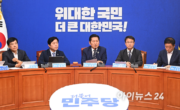 정청래 더불어민주당 당대표가 15일 서울 여의도 국회에서 열린 최고위원회의에서 발언하고 있다. [사진=곽영래 기자]
