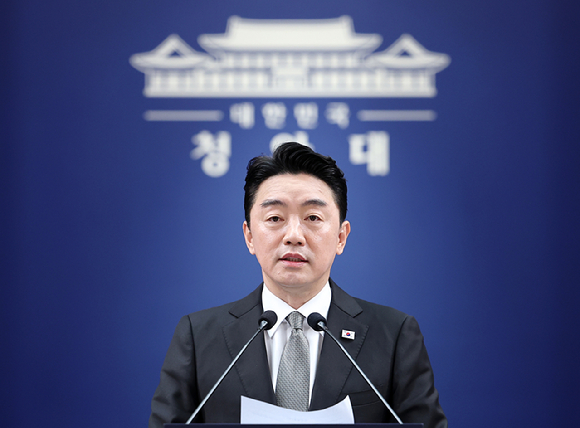 강훈식 비서실장이 30일 청와대 춘추관에서 인사 관련 브리핑을 하고 있다. 2026.8.30 [사진=연합뉴스]