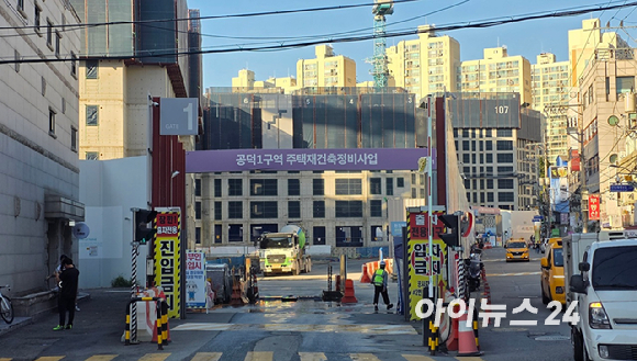 10일 서울 마포구 공덕동 마포자이힐스테이트 라첼스 공사현장 전경. [사진=이수현 기자]