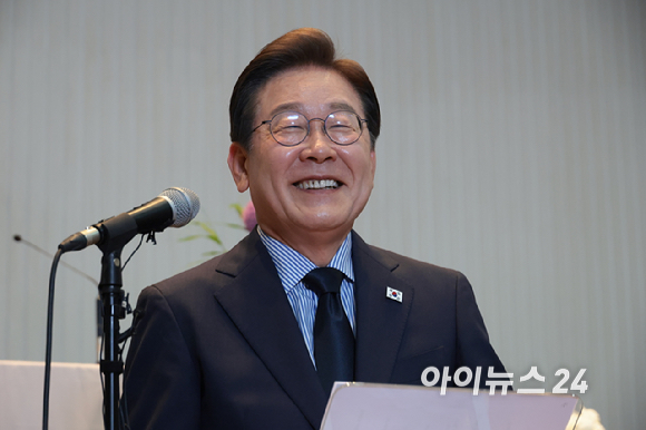 이재명 더불어민주당 대선후보가 2일 오후 경기도 성남시 주민교회에서 기자회견을 하고 있다. [사진=곽영래 기자]