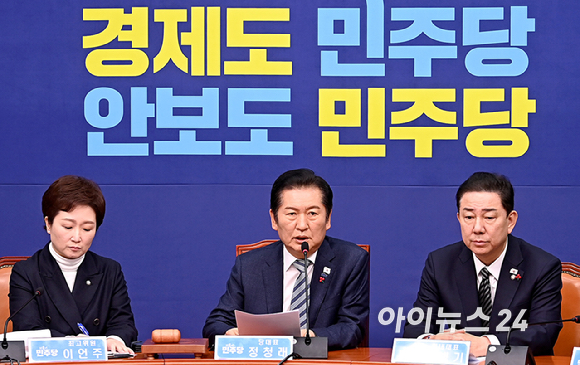 정청래 더불어민주당 대표가 19일 서울 여의도 국회에서 열린 최고위원회의에서 발언하고 있다. [사진=곽영래 기자]