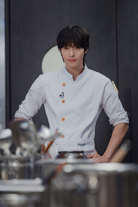 배우 안효섭이 JTBC 드라마 '파이널 테이블'에서 열연하고 있다. [사진=SLL, ㈜비에이엔터테인먼트, 영화사두중]