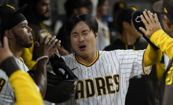 MLB 샌디에이고에서 뛰고 있는 김하성이 5일(한국시간) 열린 샌프란시스코와 홈 경기에서 2안타 2타점으로 활약, 소속팀 6-2 승리에 힘을 실었다. [사진=뉴시스]