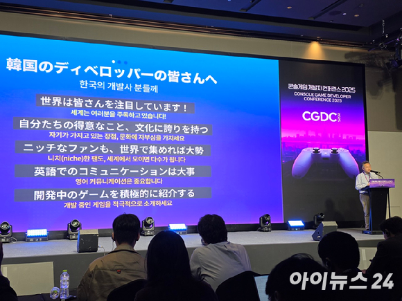 요시다 슈헤이 전(前) 소니 인터랙티브 엔터테인먼트 대표가 6일 경기 성남시에 위치한 더블트리 바이 힐튼 서울판교에서 열린 '2025 콘솔게임 개발자 컨퍼런스'에서 기조강연 후 언론 인터뷰를 진행하고 있다. [사진=박정민 기자]