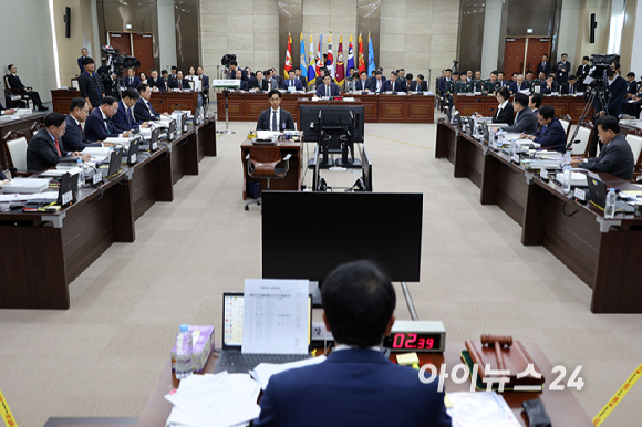 8일 서울 용산구 국방부에서 국정감사가 열리고 있다. [사진=국회사진취재단]