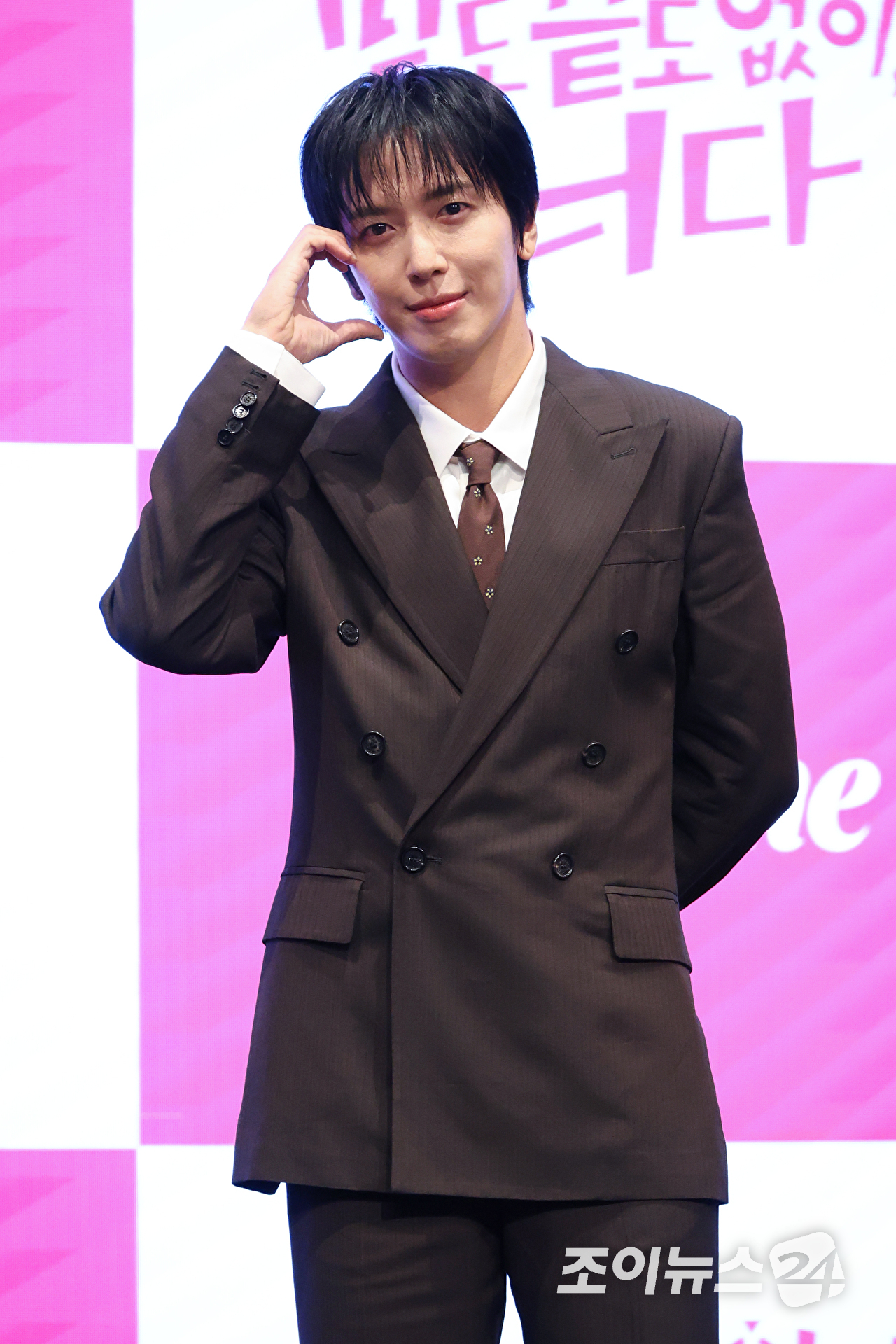 그룹 씨엔블루 정용화가 19일 오후 서울 구로구 더세인트에서 진행된 라이프타임 새 토일드라마 '밑도 끝도 없이, 너다' 제작발표회에 참석해 포즈를 취하고 있다. [사진=문수지 기자]