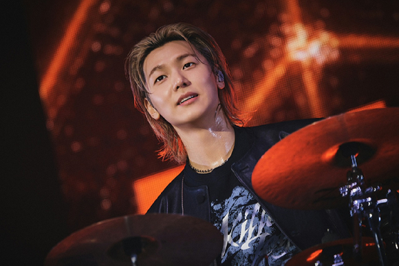 밴드 씨엔블루가 서울 티켓링크 라이브 아레나(구 올림픽공원 핸드볼경기장)에서 2026 CNBLUE LIVE '3LOGY'(2026 씨엔블루 라이브 '쓰릴로지')를 개최하고 관객들을 만나고 있다. [사진=FNC엔터테인먼트]