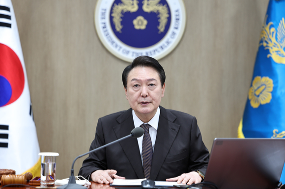 윤석열 대통령이 11일 서울 용산 대통령실 청사에서 국무회의를 주재하고 있다. 2022.10.11. [사진=대통령실]