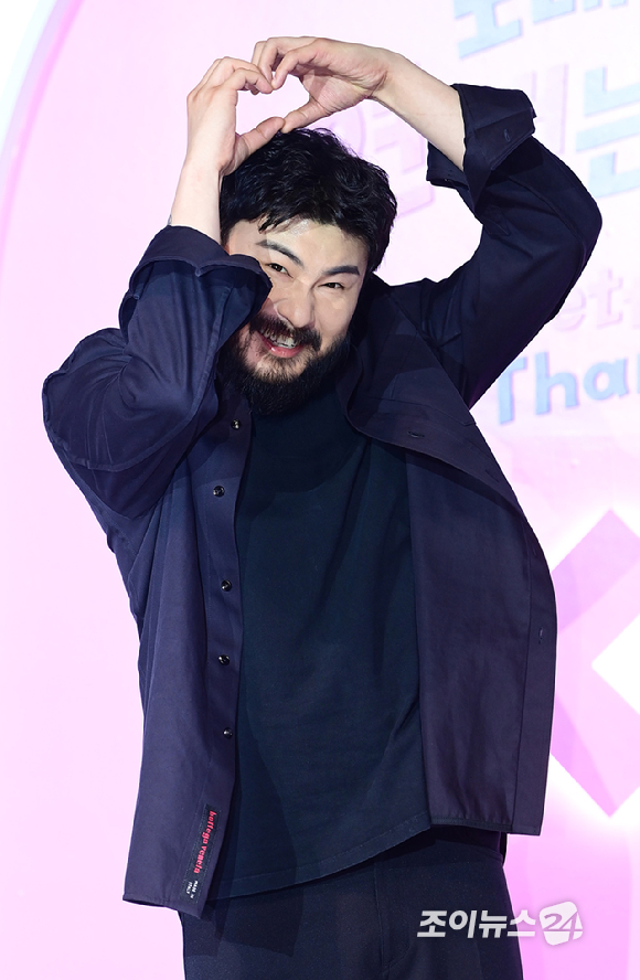 가수 카더가든이 3일 오전 서울 용산구 CGV 용산아이파크몰에서 열린 넷플릭스 새 연애 리얼리티 예능 '모태솔로지만 연애는 하고 싶어' 제작발표회에 참석하고 있다. [사진=정소희 기자]