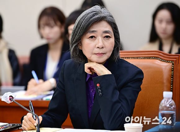 김행 여성가족부 장관 후보자가 지난 5일 국회 여성가족위원회에서 열린 인사청문회에서 의원 질의를 경청하고 있다. [사진=곽영래 기자]