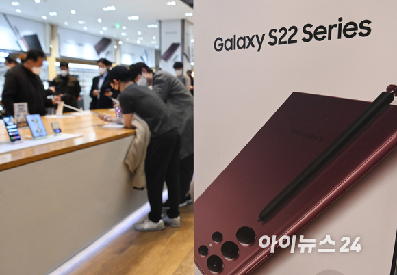 삼성전자 '갤럭시 S22' 시리즈가 국내 첫 선보인 날 서울 서초구 삼성 딜라이트에 갤럭시 S22 시리즈 총 3종(기본형&middot;플러스&middot;울트라)이 전시되고 있다. [사진=정소희 기자]
