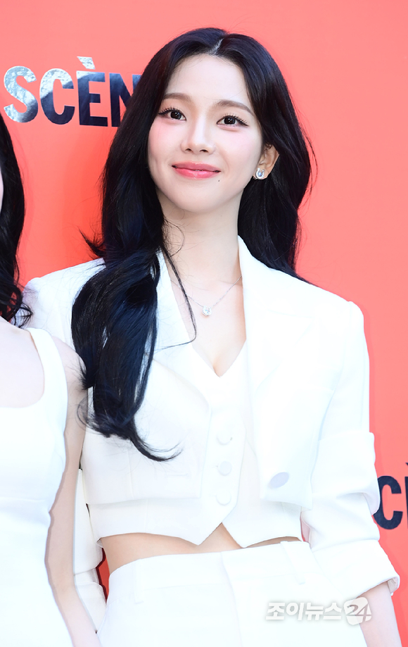 그룹 에스파(aespa) 카리나가 19일 오후 서울 성동구 성수동 올리브영N 성수에서 열린 미쟝센 '퍼펙트 세럼 팝업' 팝업 행사 오픈 기념 포토콜 행사에 참석하고 있다. [사진=정소희 기자]