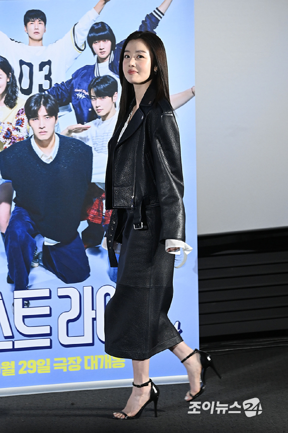 배우 한선화가 25일 서울 용산구 CGV 용산아이파크몰점에서 열린 영화 '퍼스트 라이드'(감독 남대중) 제작보고회에 참석해 포즈를 취하고 있다. [사진=문수지 기자]