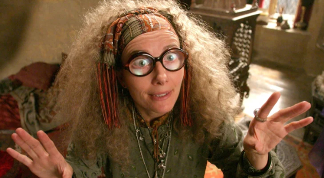  영국 배우 에마 톰슨(66)이 27년 전 도널드 트럼프(79) 미국 대통령으로부터 데이트 신청을 받았던 일화를 전했다. 사진은 해리포터에 나온 에마 톰슨(왼쪽). [사진=Warner Bros]