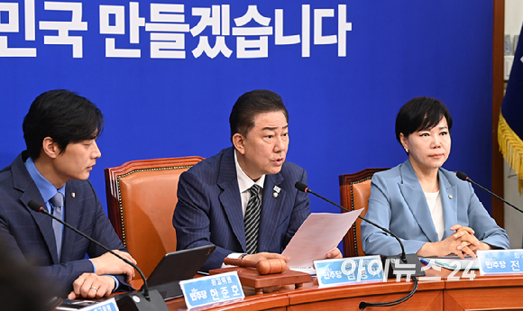 김병기 더불어민주당 대표 직무대행 겸 원내대표가 16일 오전 서울 여의도 국회에서 열린 최고위원회의에서 발언하고 있다. [사진=곽영래 기자]