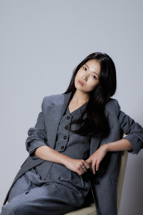 배우 김혜윤이 영화 '살목지' 인터뷰에 앞서 포즈를 취하고 있다. [사진=(주)쇼박스]