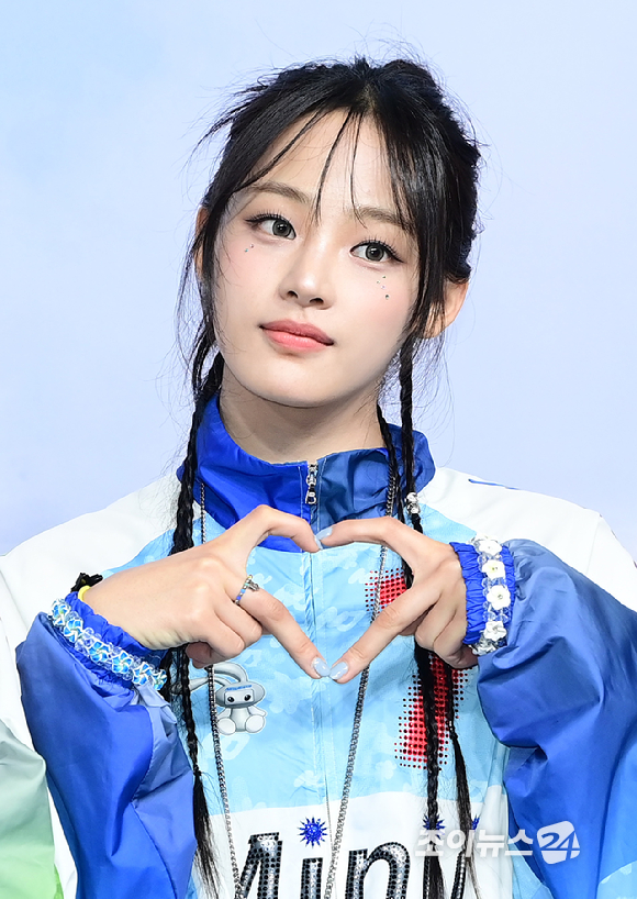 그룹 뉴진스 민지가 21일 오후 인천광역시 중구 A리조트에서 열린 '2024 SBS 가요대전 썸머' 블루카펫 행사에 참석하고 있다. [사진=정소희 기자]