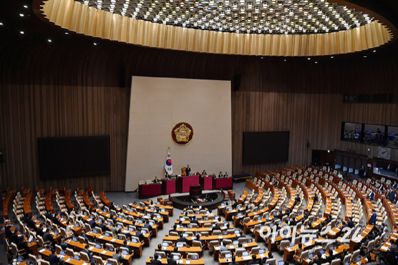 우원식 국회의장이 8일 서울 여의도 국회에서 열린 본회의에서 발언하고 있다. [사진=곽영래 기자]