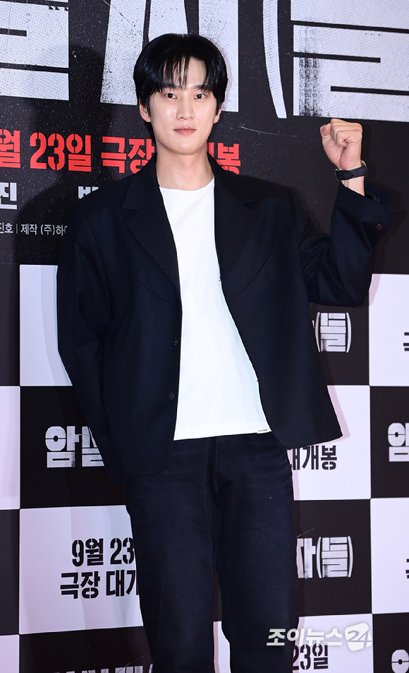 배우 안보현이 21일 서울 송파구 롯데시네마 월드타워에서 열린 영화 '암살자(들)'(감독 허진호) VIP 시사회에 참석하고 있다. [사진=정소희 기자]