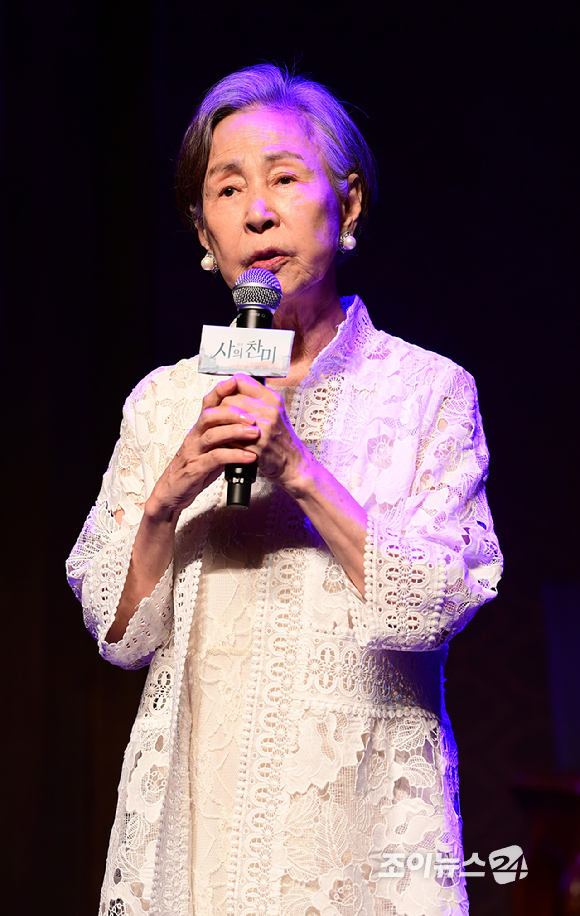 배우 손숙이 10일 오후 서울 강서구 마곡동 LG아트센터 서울에서 열린 연극 '사의 찬미' 프레스콜에 MC로 참석하고 있다. [사진=정소희 기자]
