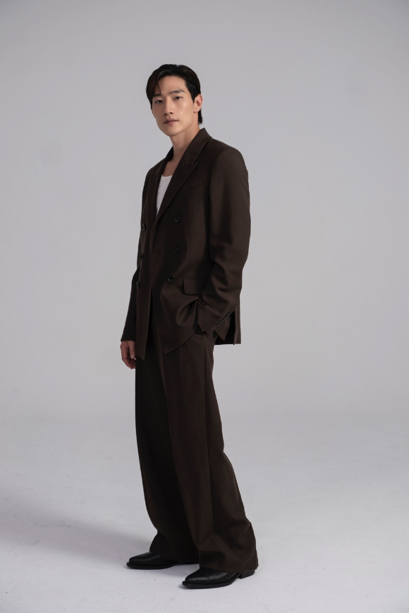 배우 노상현이 영화 '대도시의 사랑법' 인터뷰에서 포즈를 취하고 있다. [사진=플러스엠엔터테인먼트]