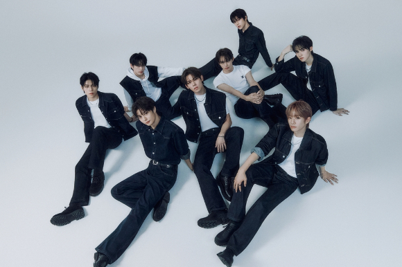 &apos;비 마이 보이즈&apos; 유어즈, 첫 프로필 사진…눈부신 8人 비주얼