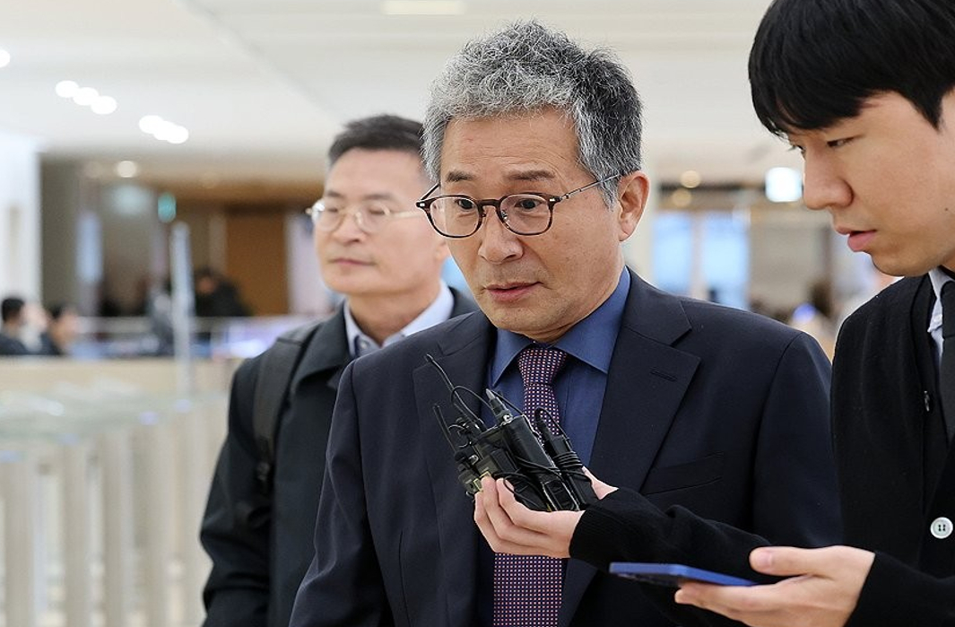 오세훈 서울시장이 22일 서울 서초구 서울중앙지방법원에서 열린 정치자금법 위반 혐의 1심 선고 공판 후 법원을 나서고 있다. [사진=사진공동취재단]