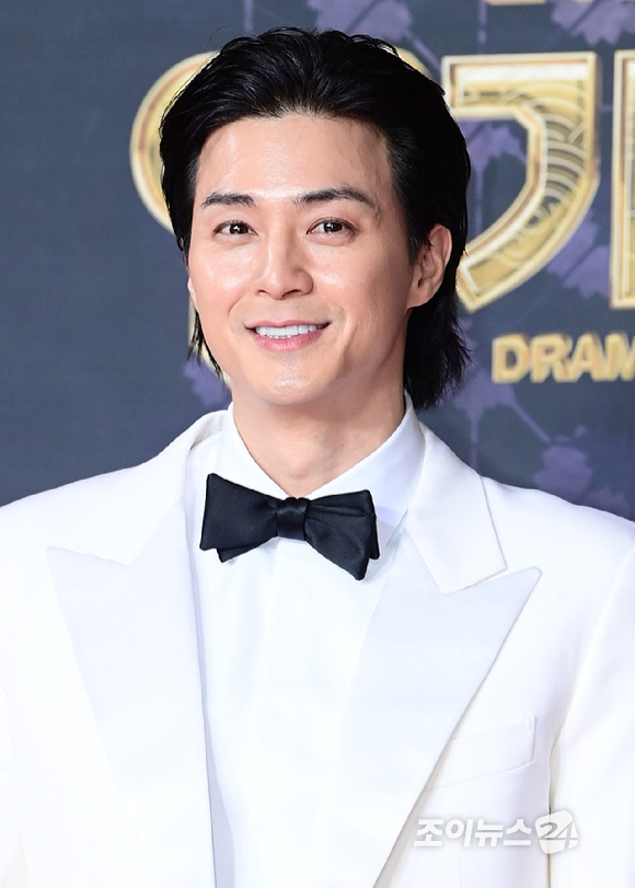 '귀궁' 배우 김지훈이 31일 오후 서울 마포구 상암동 SBS 프리즘타워에서 열린&nbsp;2025 SBS 연기대상&nbsp;레드카펫 행사에 참석하고 있다. [사진=정소희 기자]