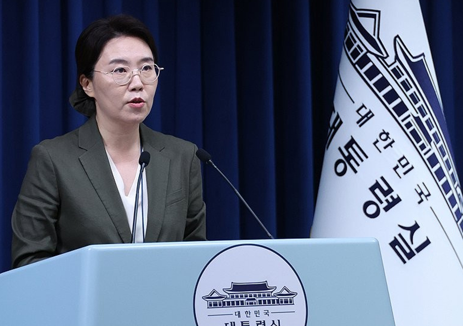 강유정 대변인이 19일 용산 대통령실 기자회견장에서 이재명 대통령의 경제단체 및 기업인 간담회 관련 브리핑을 하고 있다. 2025.8.19 [사진=연합뉴스]
