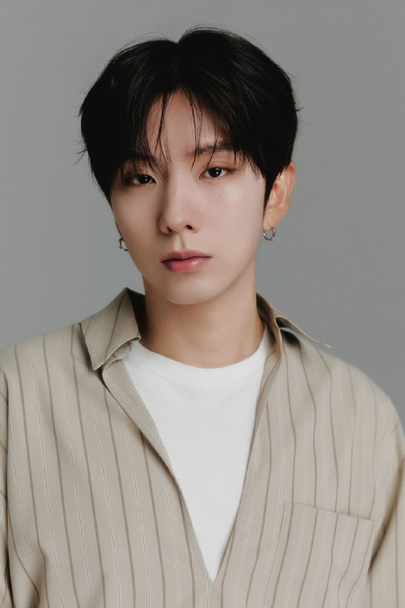 그룹 몬스타엑스 기현이 최근 진행된 신보 '보더라인' 발매 기념 인터뷰에서 포즈를 취하고 있다. [사진=스타쉽엔터테인먼트]