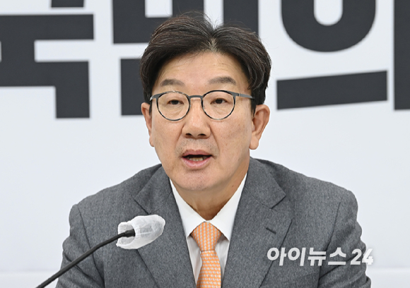 권성동 국민의힘 원내대표가 13일 오후 서울 여의도 국회에서 열린 현안관련 기자간담회에서 발언하고 있다. [사진=곽영래 기자]