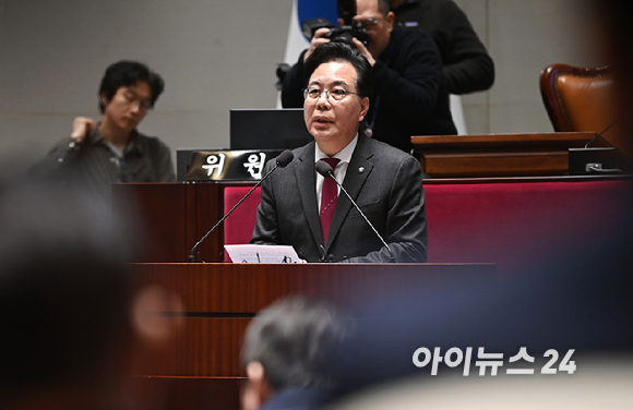 송언석 원내대표가 12일 서울 여의도 국회에서 열린 의원총회에서 발언하고 있다. [사진=곽영래 기자]