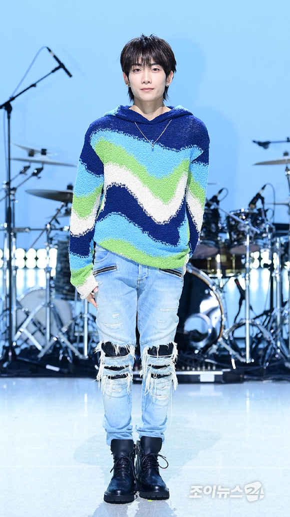 밴드 하이파이유니콘 엄태민이 13일 오후 서울 마포구 상암동 MBC 공개홀에서 열린 Hi-Fi Un!corn(하이파이유니콘) Single Album 'Teenage Blue' 발매 쇼케이스에 참석하고 있다. [사진=정소희 기자]