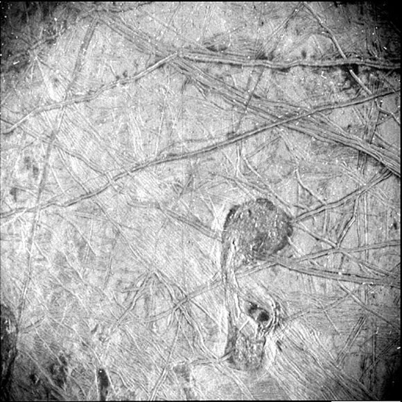 주노 탐사선이 찍은 얼음위성 '유로파'. [사진=NASA]