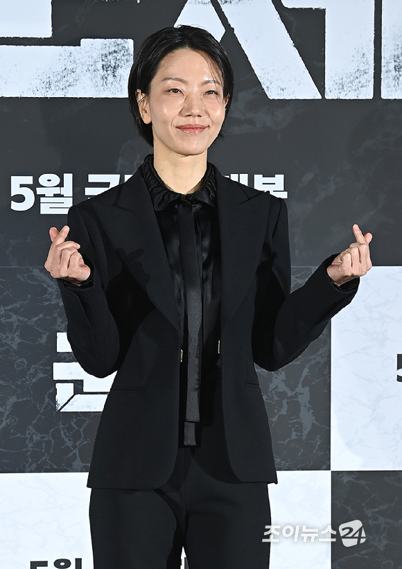 배우 김신록이 6일 오전 서울 용산구 CGV 용산아이파크몰에서 열린 영화 '군체' 제작보고회에서 포토타임을 갖고 있다. [사진=곽영래 기자]