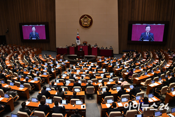 이재명 더불어민주당 대표가 27일 오후 서울 여의도 국회에서 열린 본회의에서 체포동의안에 대한 신상발언을 하고 있다. [사진=김성진 기자]