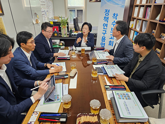 2일 대구시의회 연구단체인 '대구 미래 혁신 포럼’의 정책 연구용역 착수보고회가 열리고 있다. [사진=대구시의회]