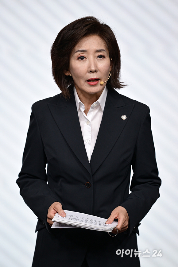 나경원 국민의힘 경선 후보가 18일 오후 서울 강서구 ASSA아트홀에서 열린 국민의힘 '제21대 대통령후보자 1차 경선 비전대회'에서 비전을 발표하고 있다. [사진=국회사진취재단]