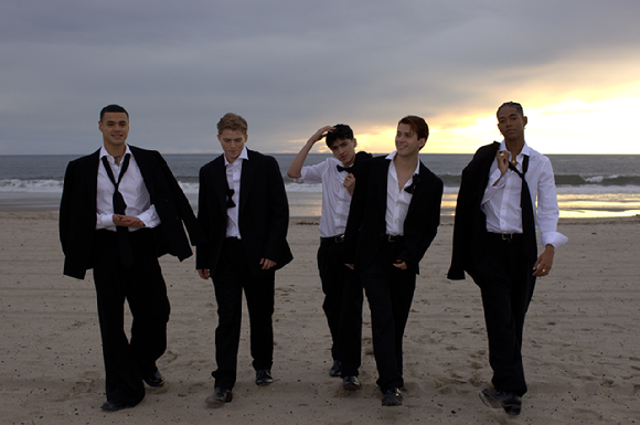 산토스 브라보스 단체 이미지 [사진=하이브레이블즈]