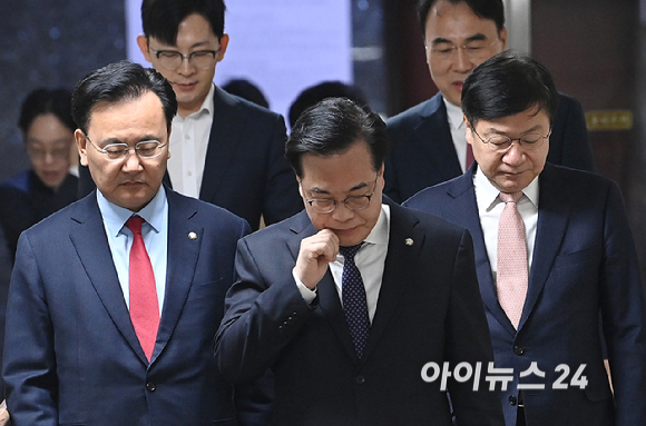 송언석 국민의힘 원내대표가 10일 서울 여의도 국회에서 열린 원내대책회의에 참석하고 있다. [사진=곽영래 기자]