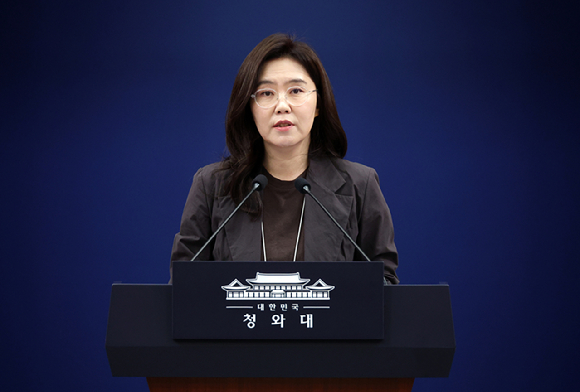 강유정 수석대변인이 17일 청와대 기자회견장에서 국정 목표 관련 브리핑을 하고 있다. 2026.5.17 [사진=연합뉴스]