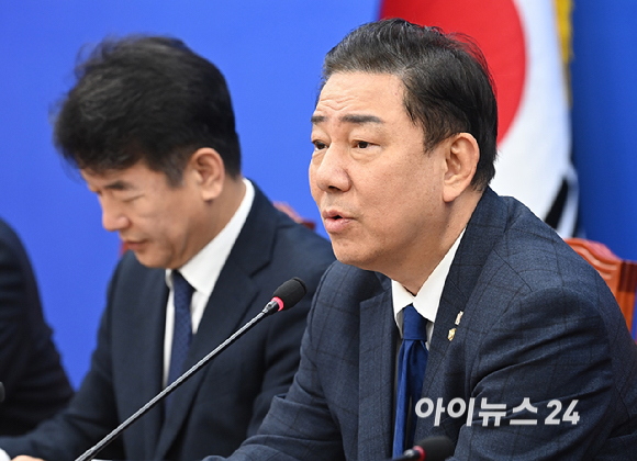 김병기 더불어민주당 원내대표가 25일 서울 여의도 국회에서 열린 원내대책회의에서 발언하고 있다. [사진=곽영래 기자]