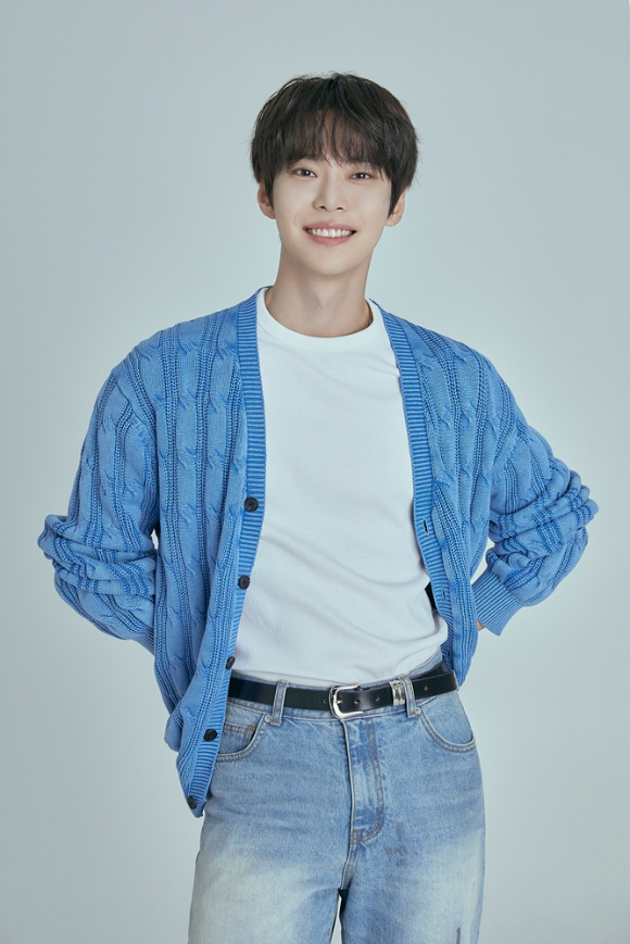 그룹 NCT 도영이 최근 서울 모처에서 진행된 2집 앨범 'Soar' 발매 기념 인터뷰에서 포즈를 취하고 있다. [사진=SM엔터테인먼트]